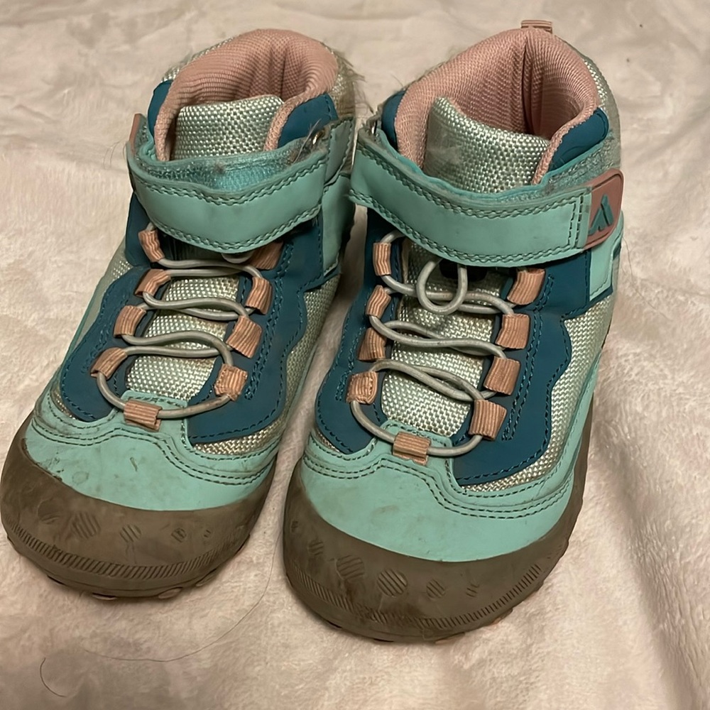 Girls hiking boots